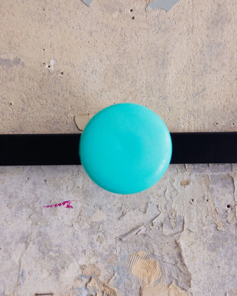 Charlie, le porte-manteau mural en plastique N°214