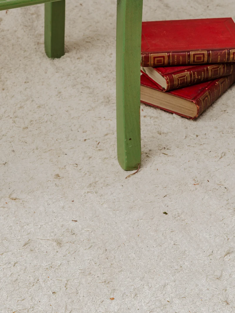 Gaston, le tabouret de bar en bois vert et paille N°177