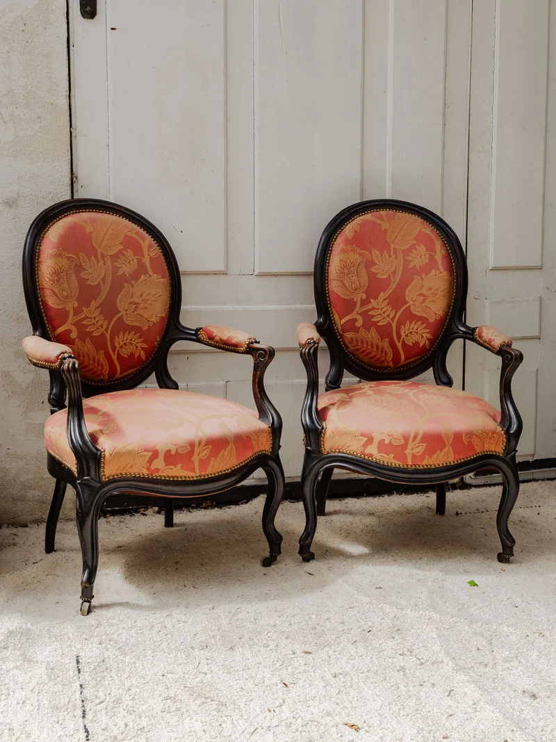 Ernest, la paire de fauteuils Napoléon III en bois et tissu N°972