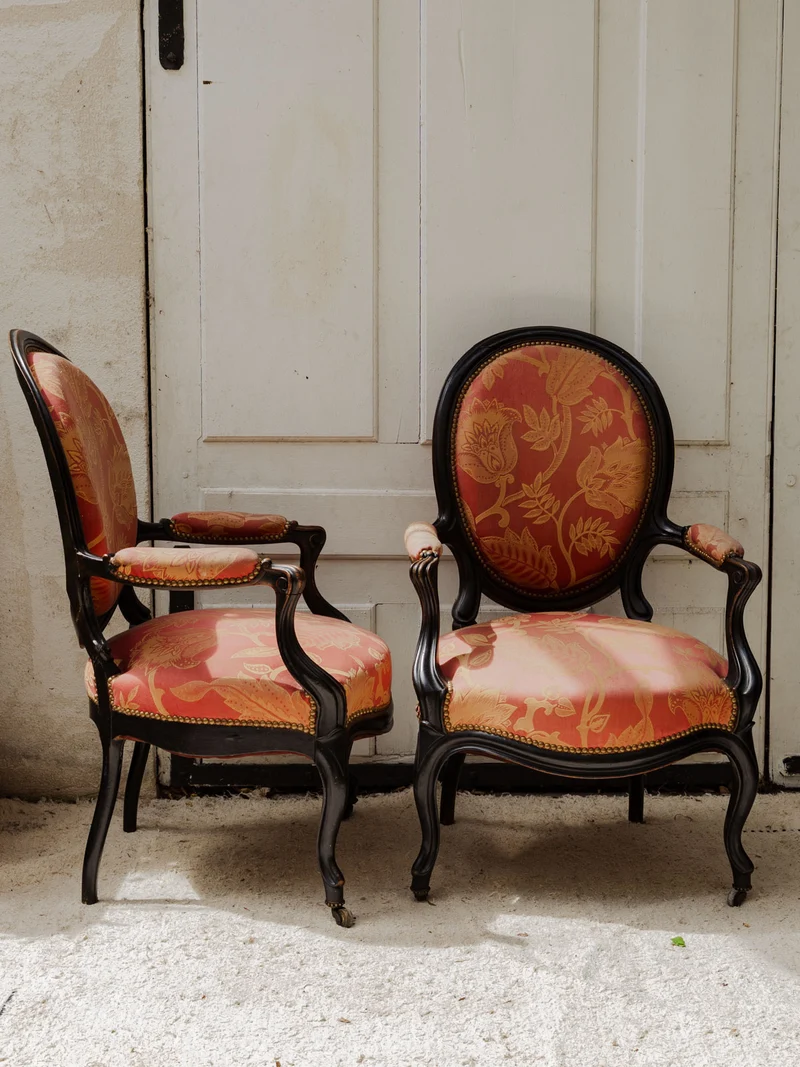 Ernest, la paire de fauteuils Napoléon III en bois et tissu N°972