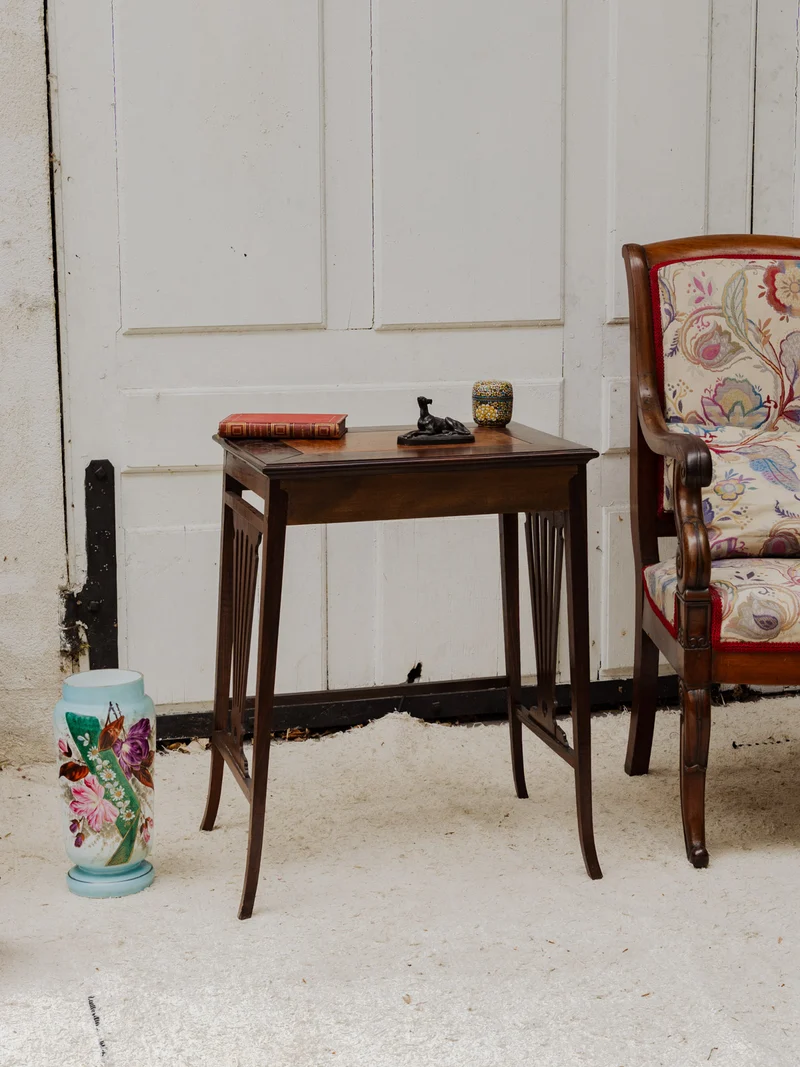Francine, la table d'appoint en bois N°965