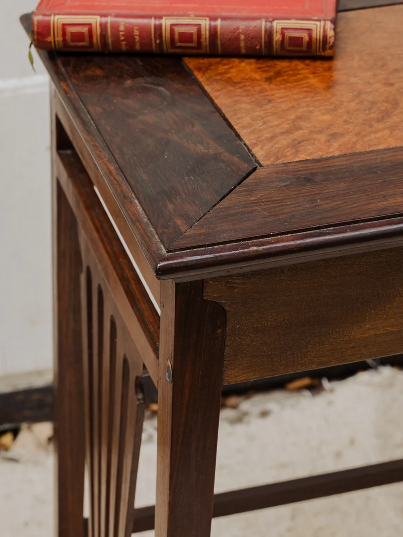 Francine, la table d'appoint en bois N°965