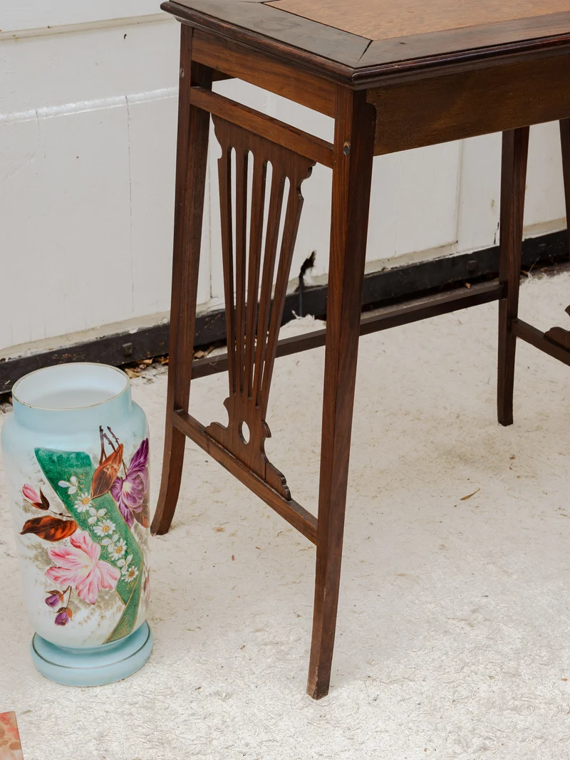 Francine, la table d'appoint en bois N°965