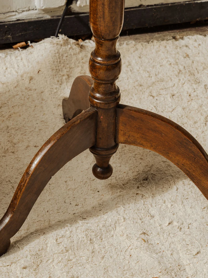 Alfred, le guéridon en bois N°193