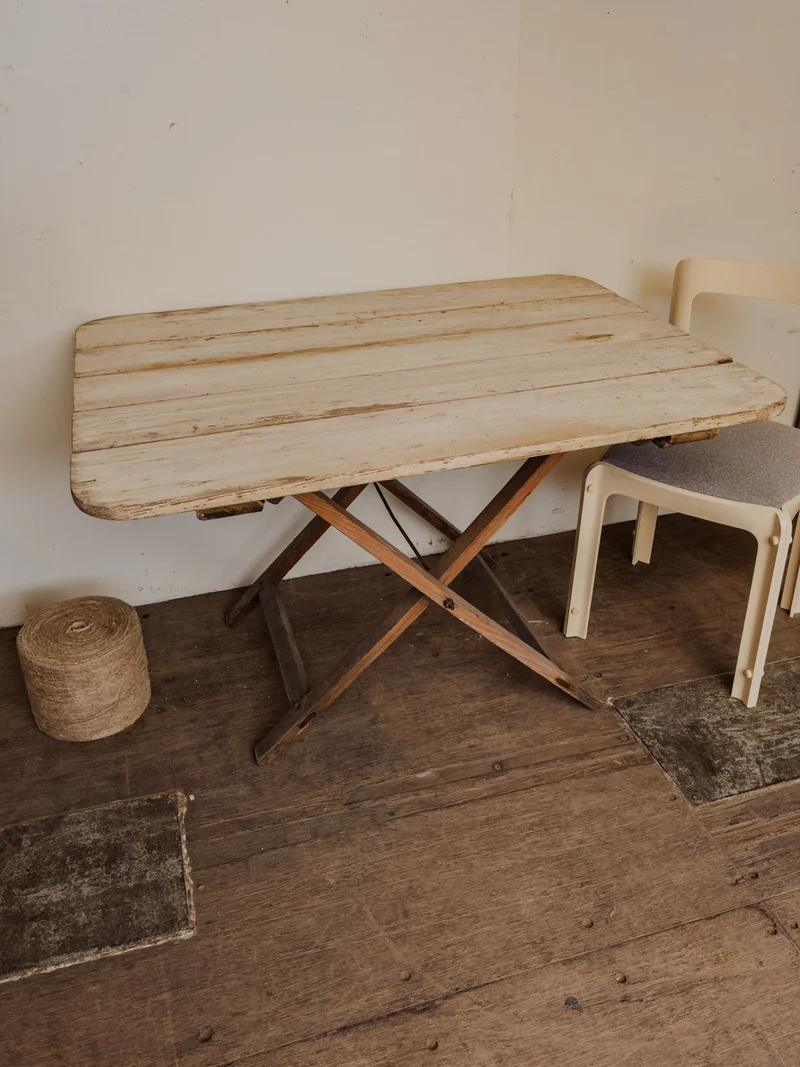 Romy, la table à manger pliante en bois N°1388