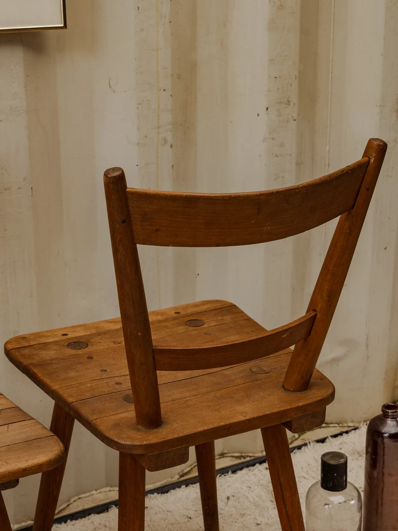 Claude, la paire de chaises en bois N°1279