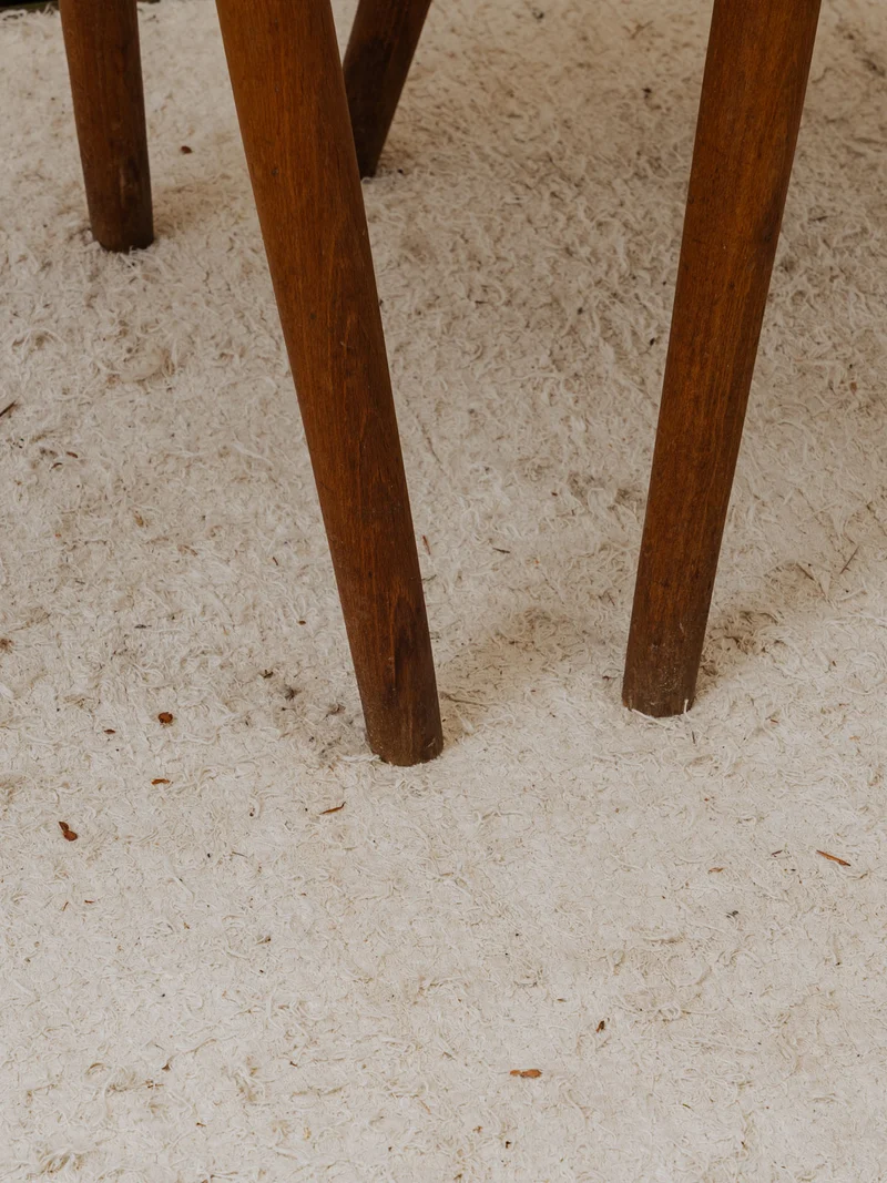 Claude, la paire de chaises en bois N°1279