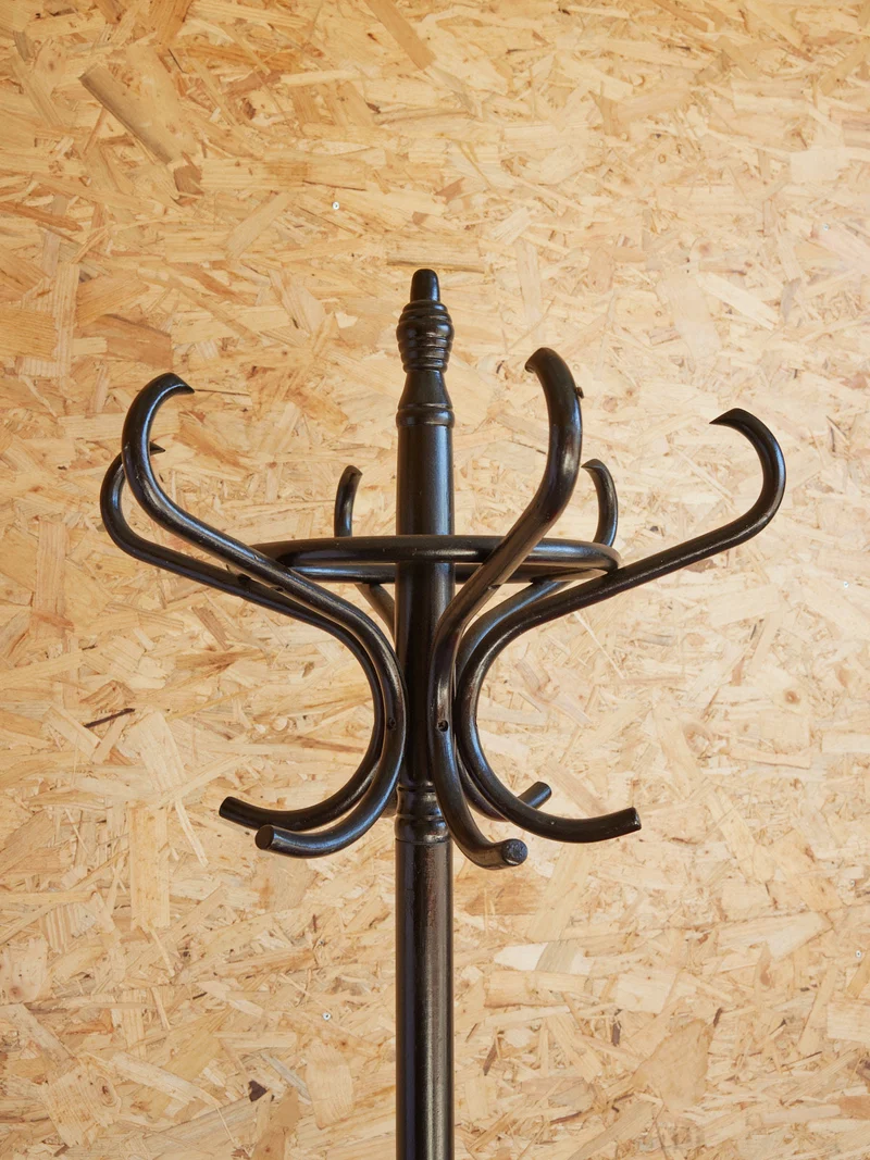 Max, le porte-manteau en bois N°334