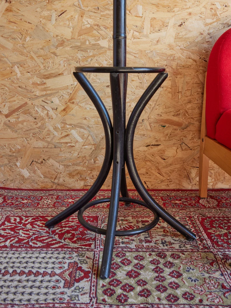 Max, le porte-manteau en bois N°334
