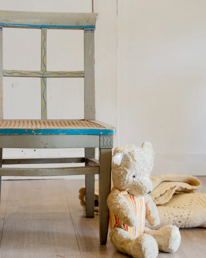 Ernestine, la chaise pour enfant en bois et cannage N°346