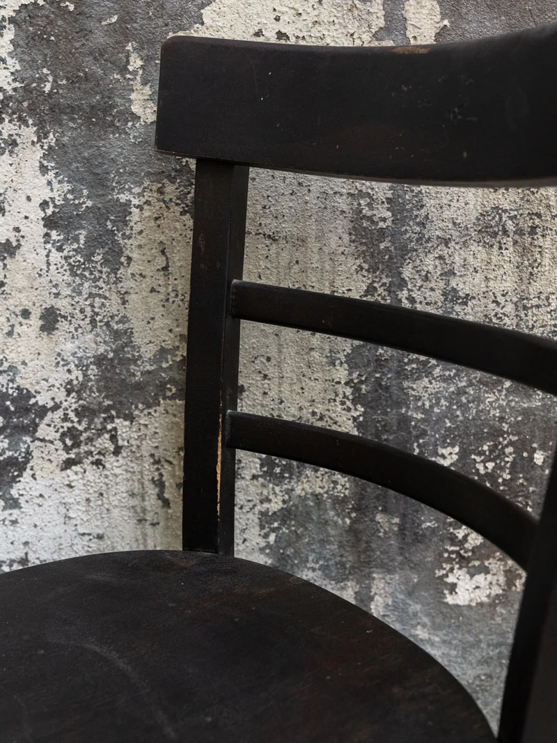 Claude, la paire de chaises en bois N°1261