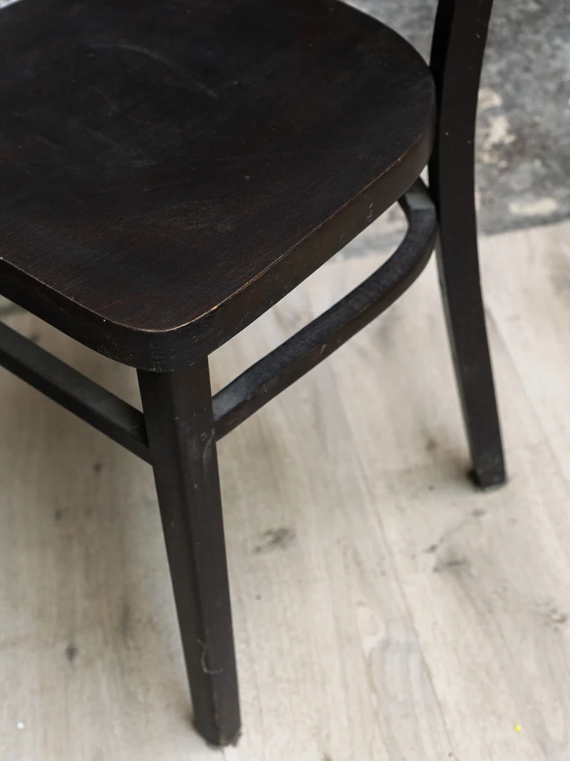 Claude, la paire de chaises en bois N°1261