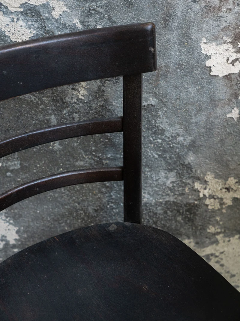 Claude, la paire de chaises en bois N°1261