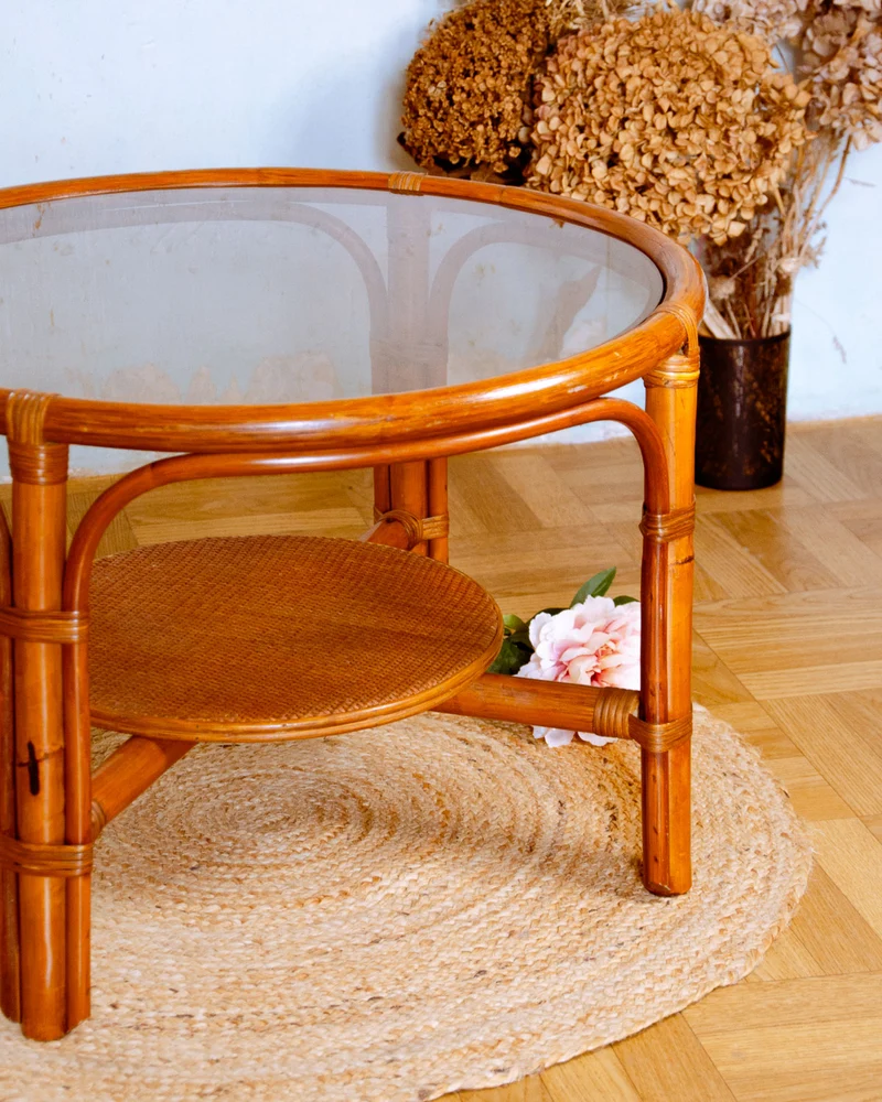 Léonie, la table basse en rotin et verre fumé N°912
