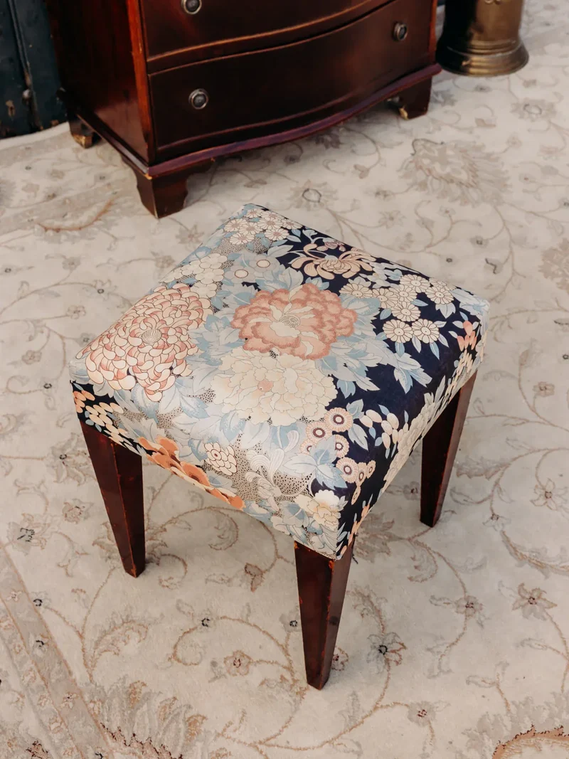 Jean-Philippe, le pouf à l'imprimé floral N°87