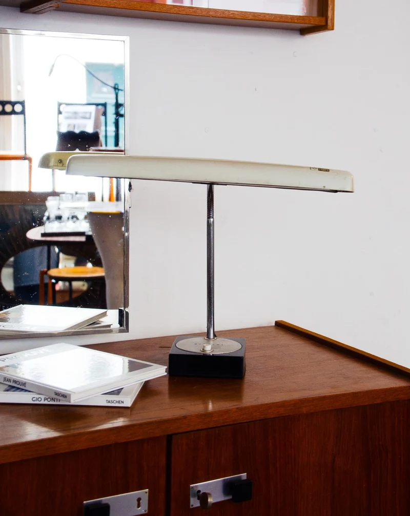 Julia, la lampe de bureau Hitachi N°902