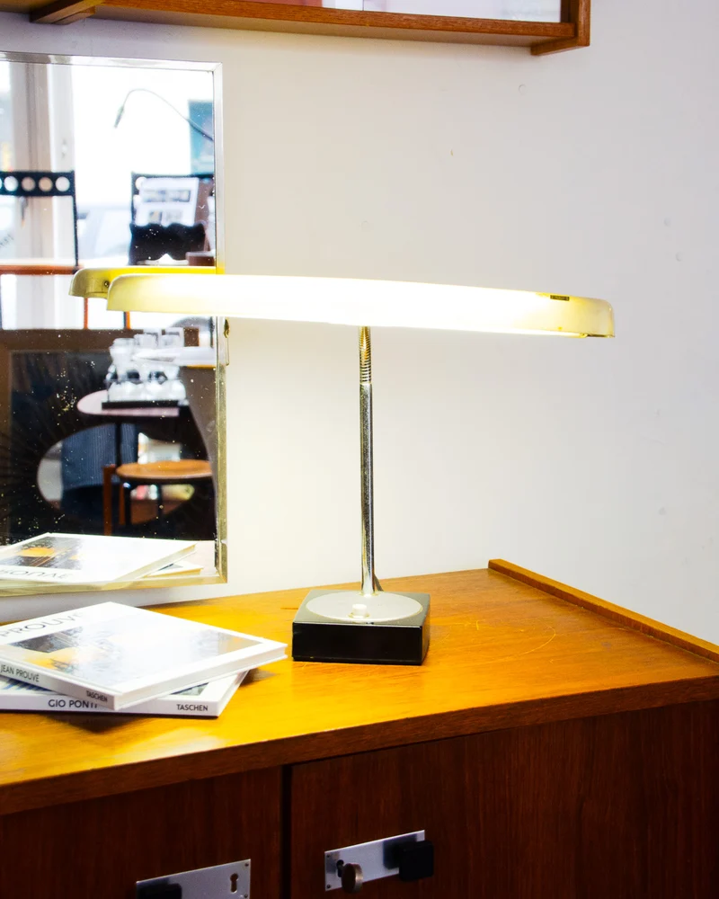 Julia, la lampe de bureau Hitachi N°902