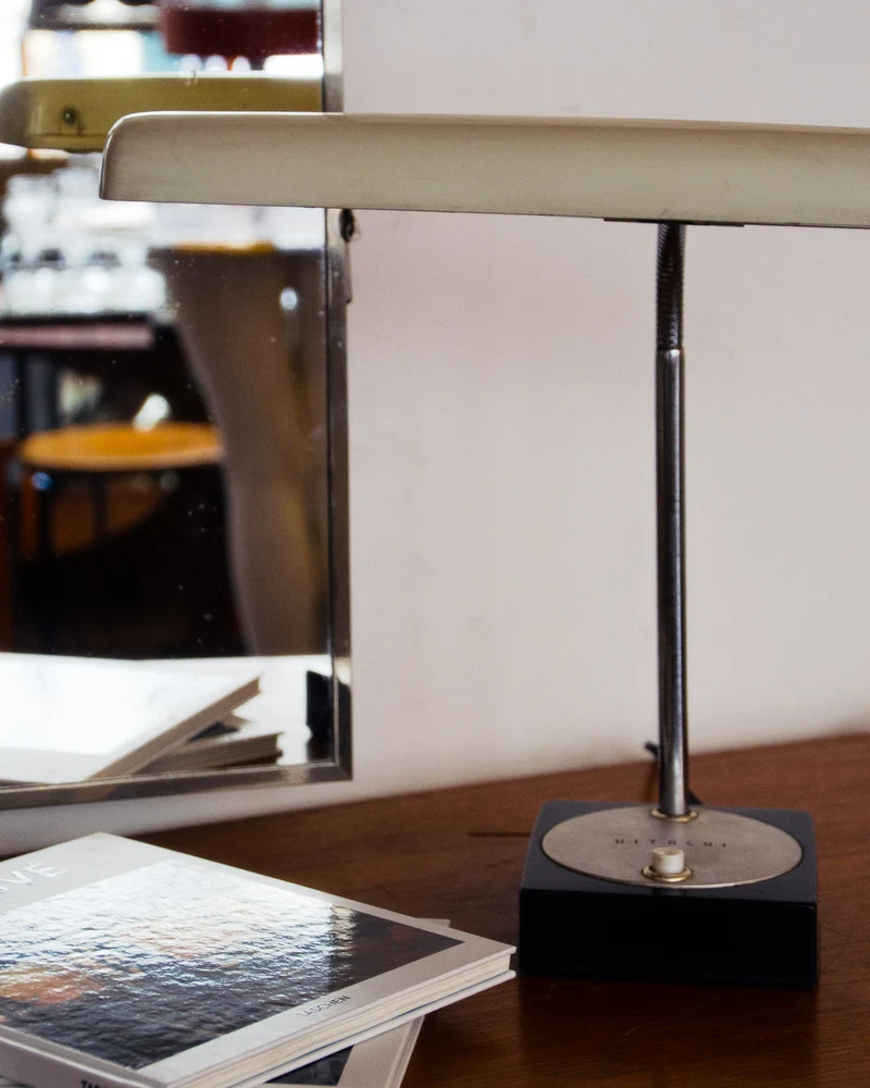 Julia, la lampe de bureau Hitachi N°902