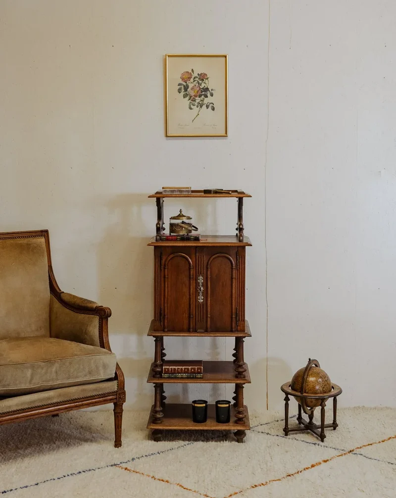 Gaëlle, l'ancien meuble à musique en bois N°839