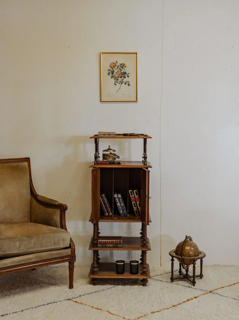 Gaëlle, l'ancien meuble à musique en bois N°839