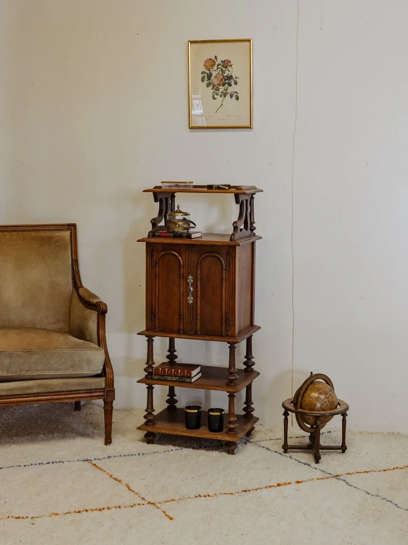 Gaëlle, l'ancien meuble à musique en bois N°839