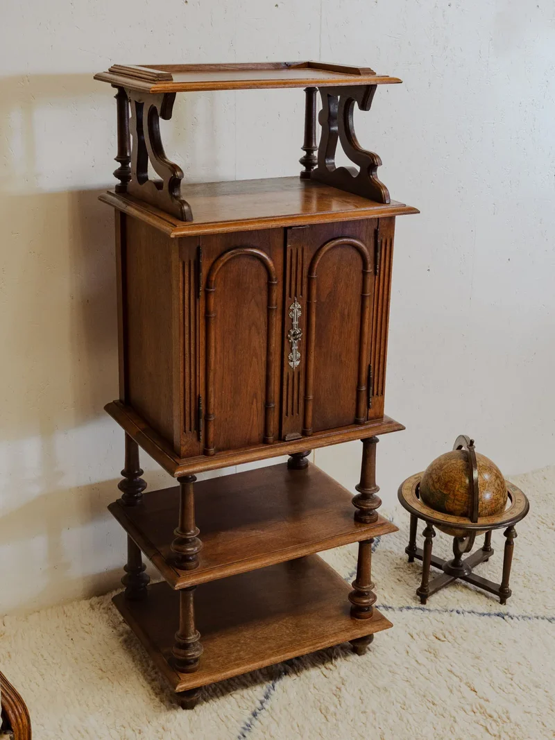 Gaëlle, l'ancien meuble à musique en bois N°839