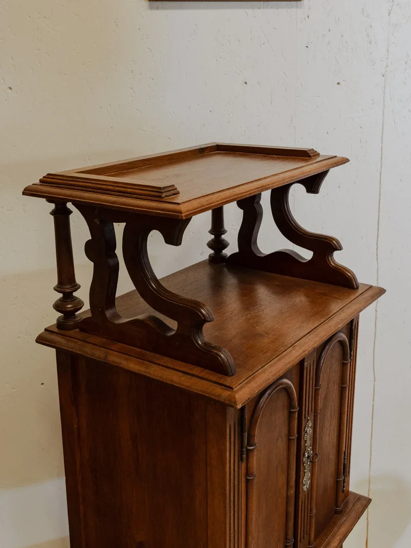 Gaëlle, l'ancien meuble à musique en bois N°839