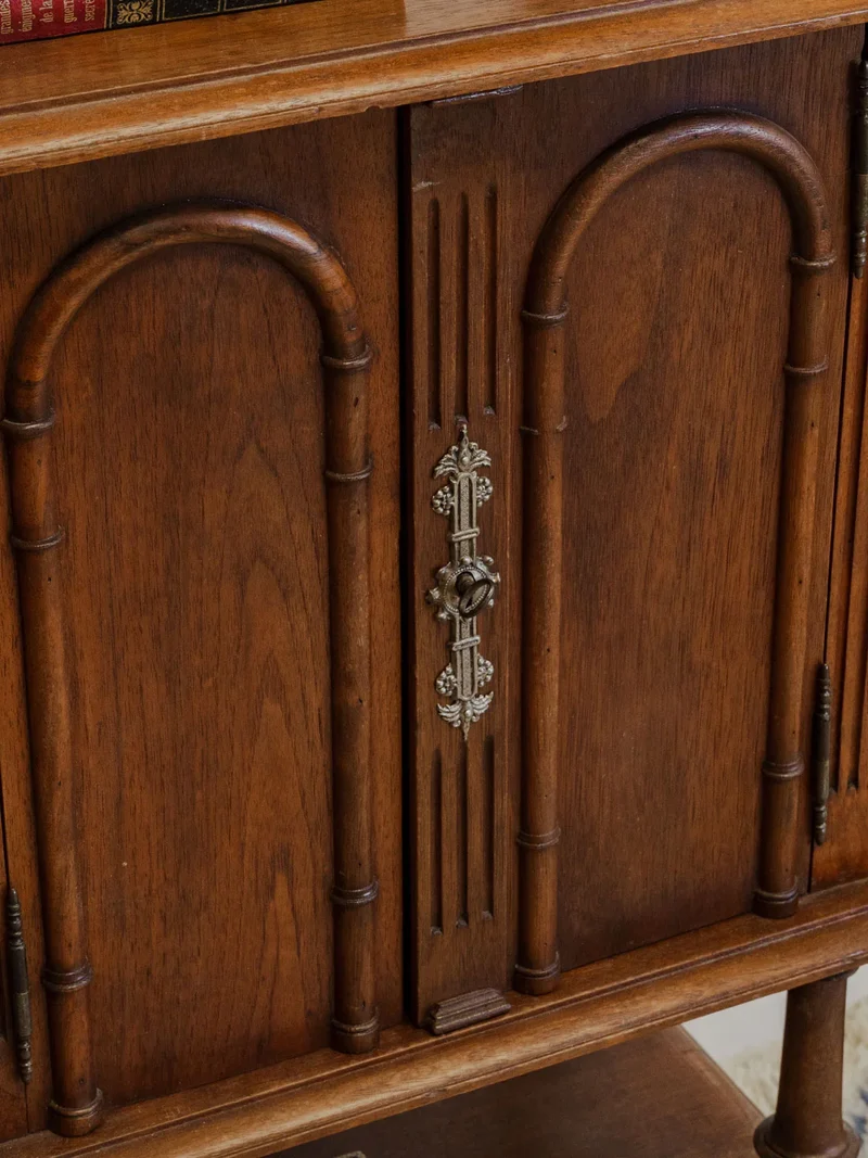 Gaëlle, l'ancien meuble à musique en bois N°839