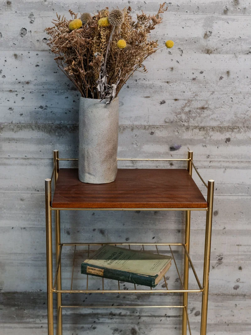 Hanna, la table d'appoint en bois et métal N°1346