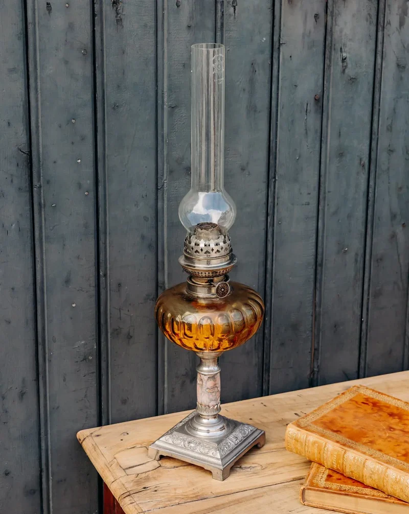 Suzanne, la lampe à pétrole en verre N°564