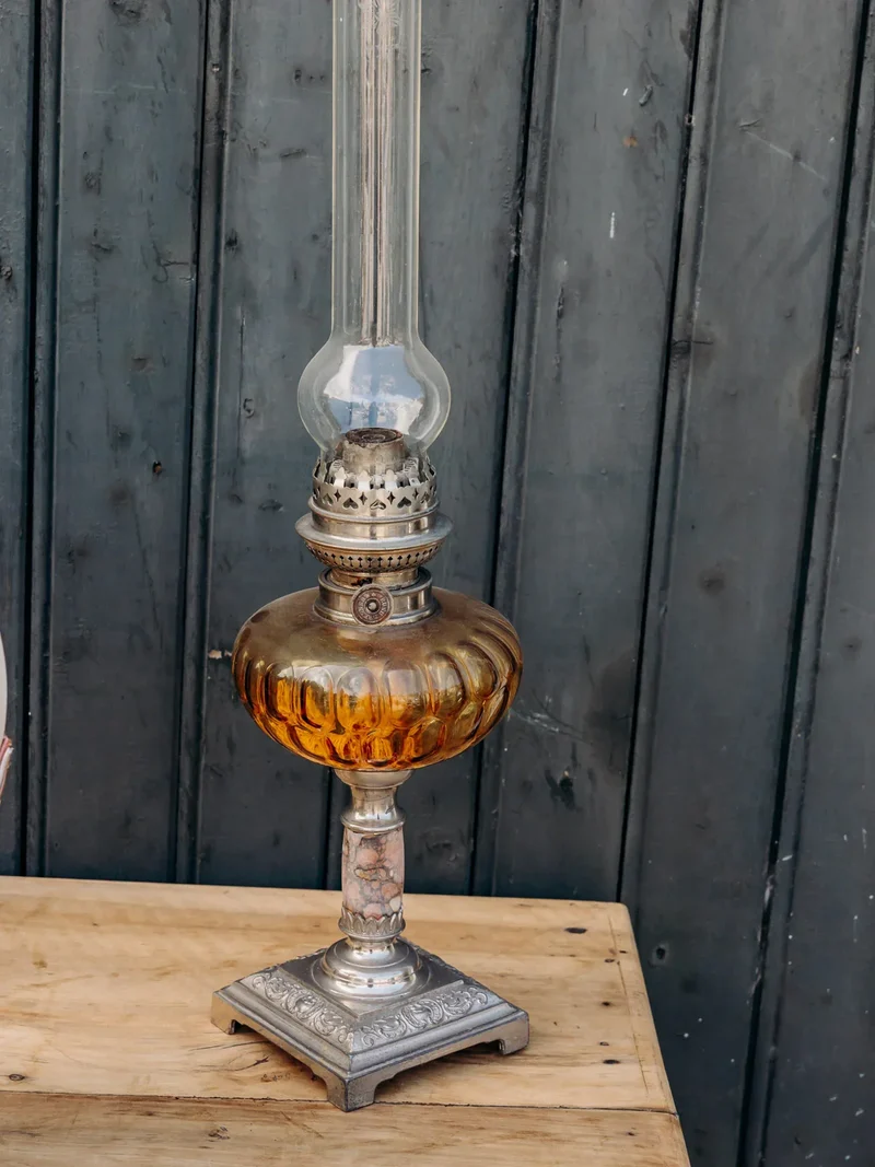 Suzanne, la lampe à pétrole en verre N°564