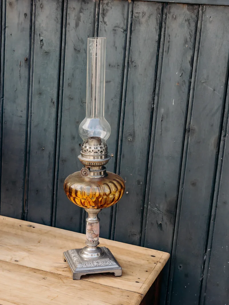 Suzanne, la lampe à pétrole en verre N°564