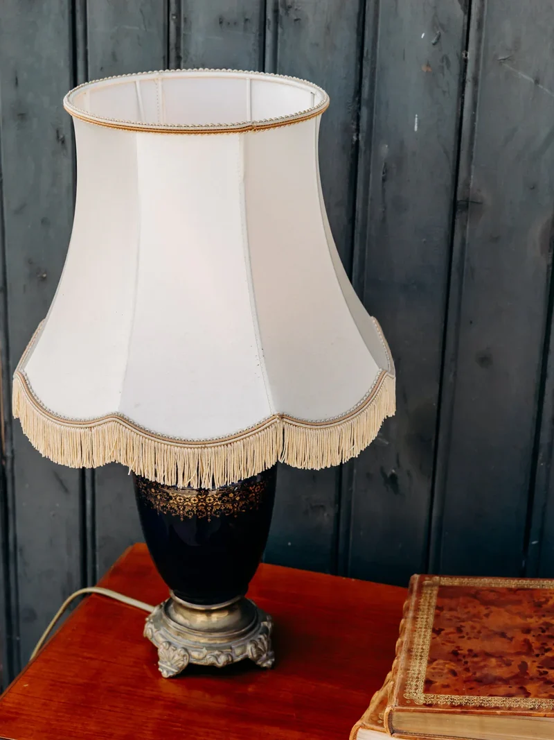 Suzanne, la lampe à franges et céramique N°563