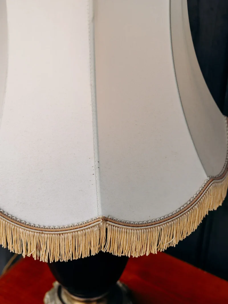 Suzanne, la lampe à franges et céramique N°563