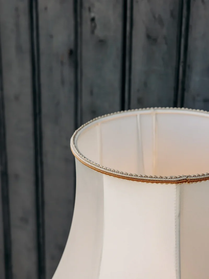 Suzanne, la lampe à franges et céramique N°563