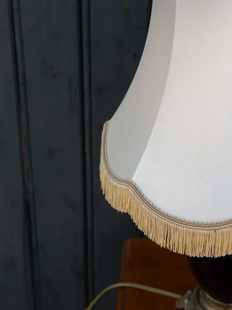 Suzanne, la lampe à franges et céramique N°563