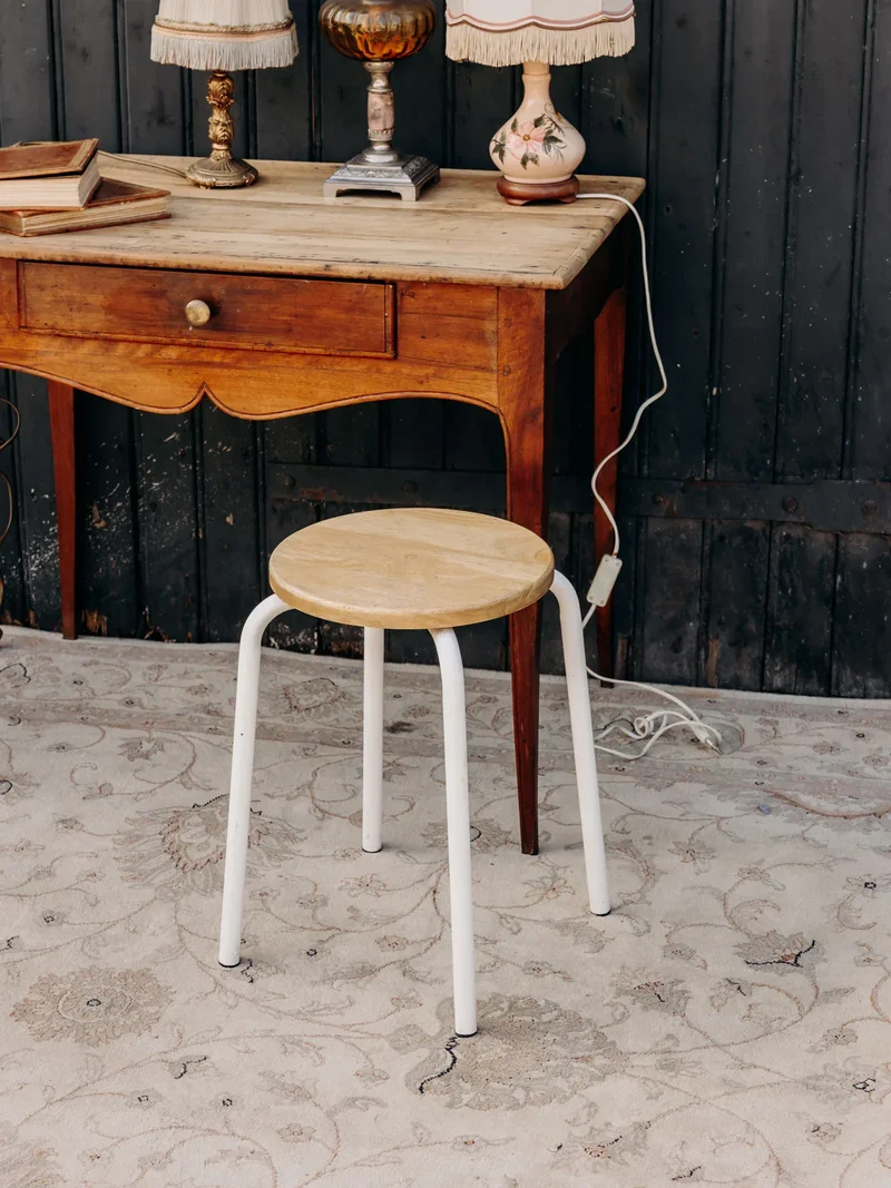 Edouard, le petit bureau en bois N°688