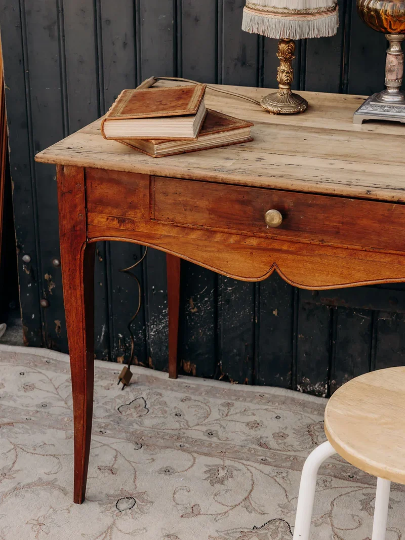 Edouard, le petit bureau en bois N°688