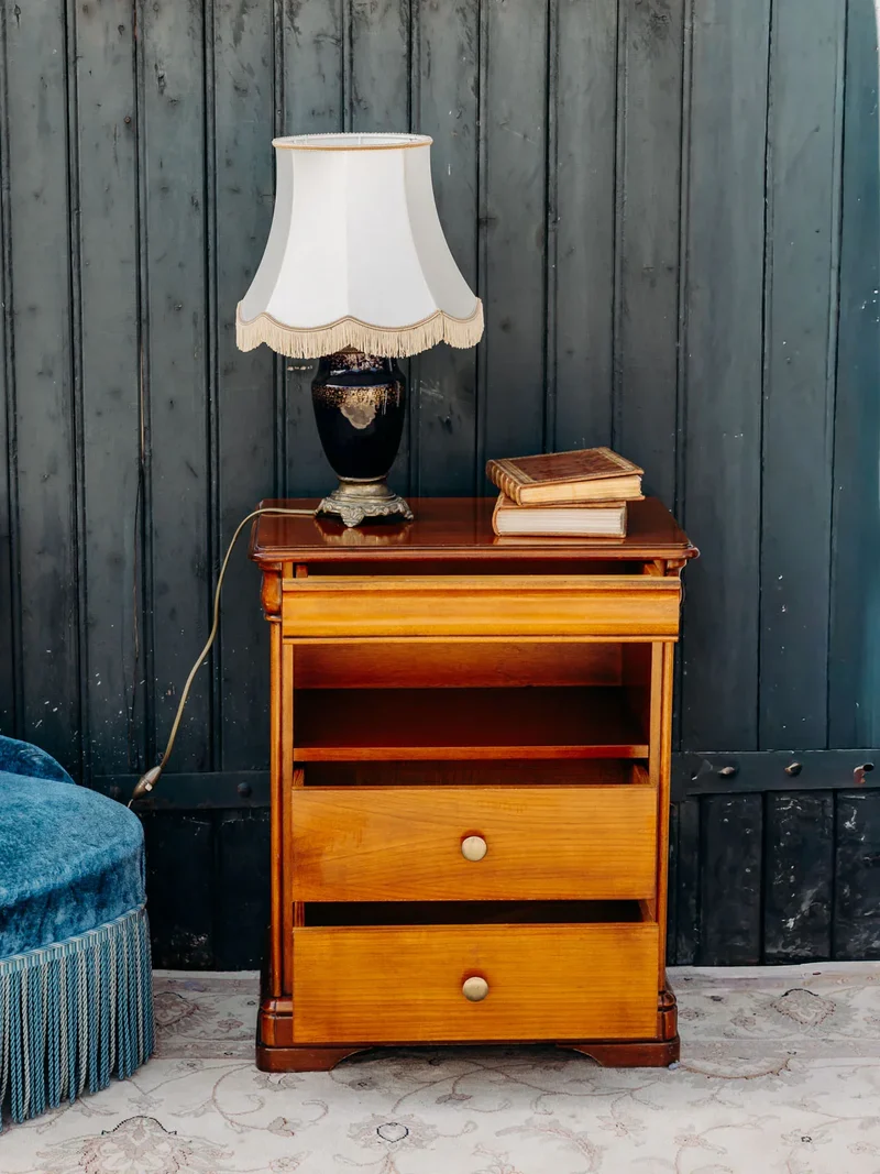 Odile, la table de chevet large en bois N°1330