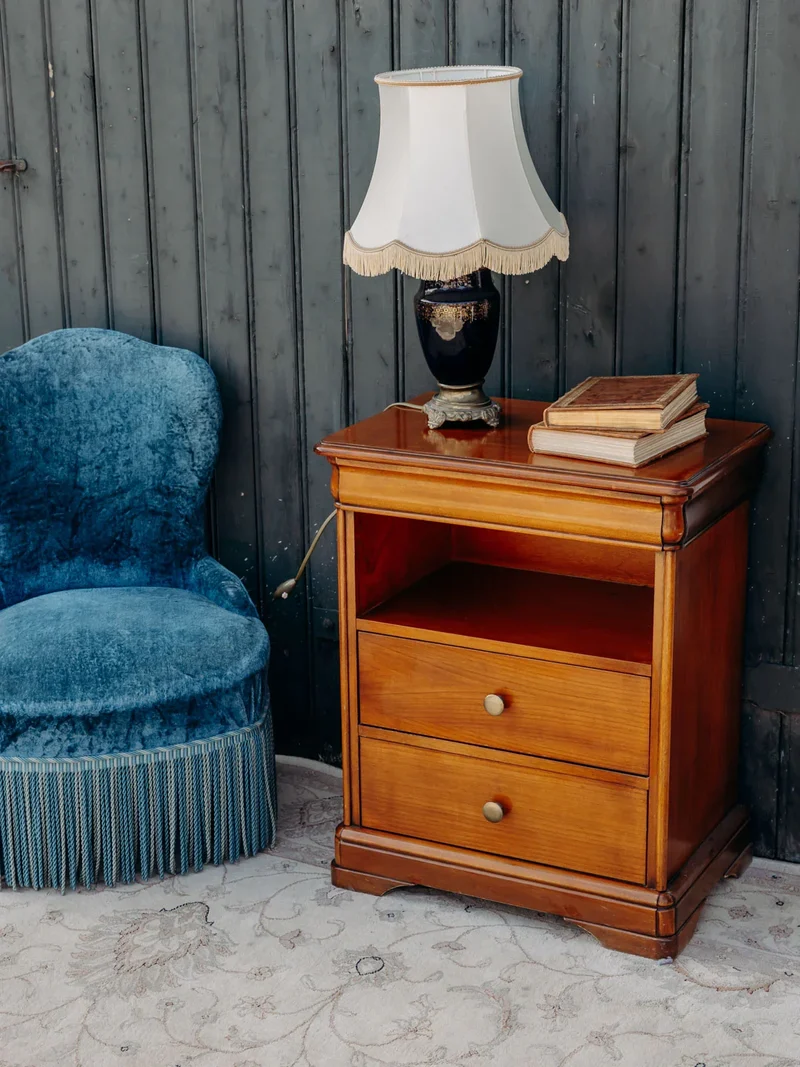 Odile, la table de chevet large en bois N°1330