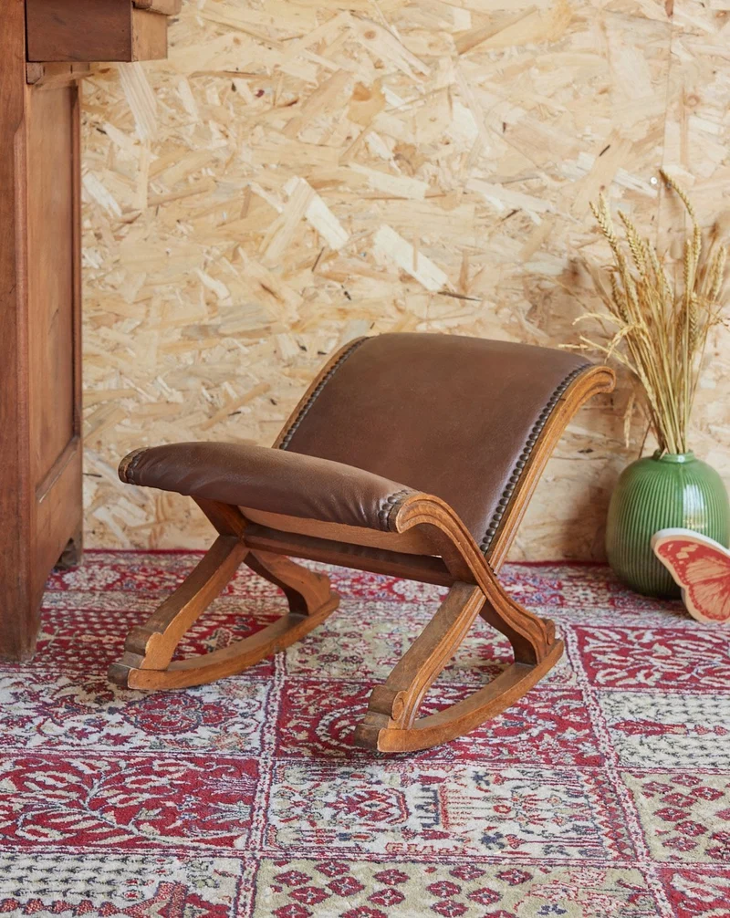 Regis, le tabouret repose pieds en cuir N°1364