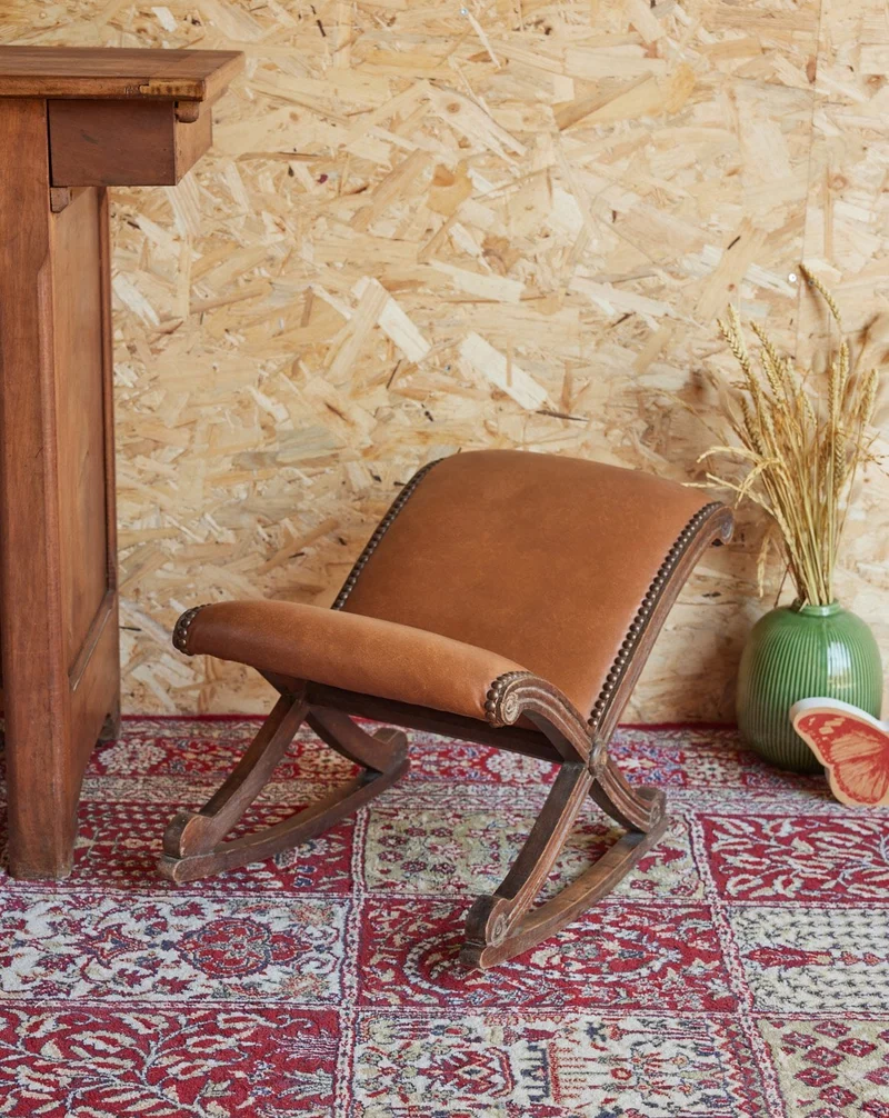 Regis, le tabouret repose pieds en cuir N°1363