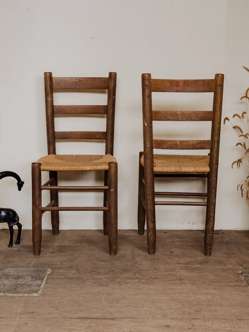 Claude, la paire de chaises en bois N°1241