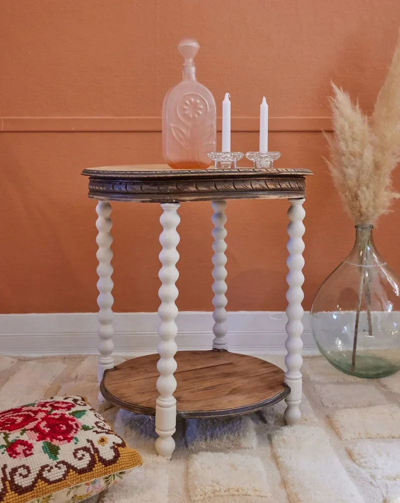 Francine, la table d'appoint en bois N°809