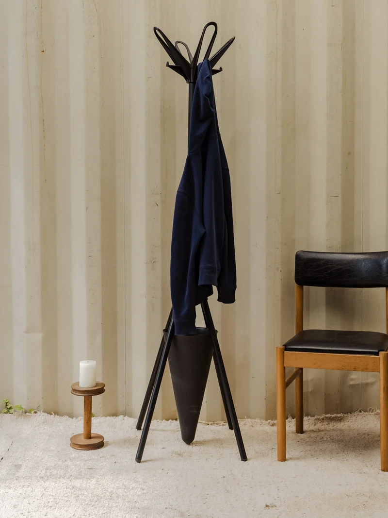 Charlie, le porte-manteau en métal noir N°216
