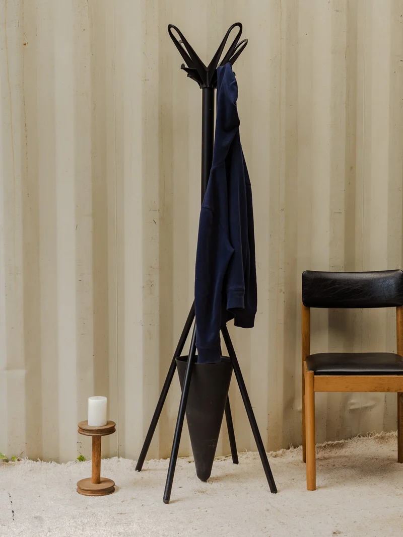 Charlie, le porte-manteau en métal noir N°216