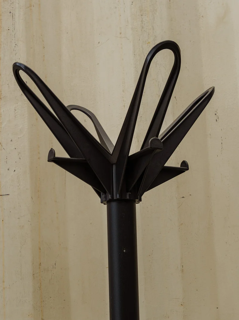 Charlie, le porte-manteau en métal noir N°216