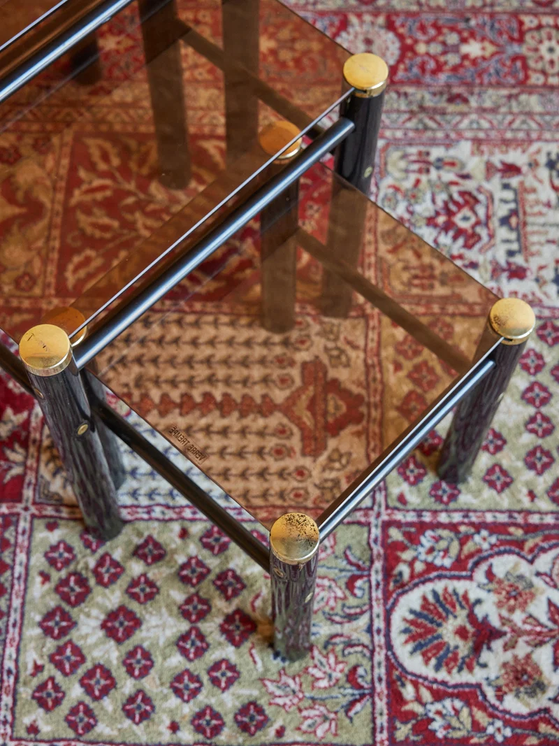 Barbara, la table gigogne en verre fumé N°157