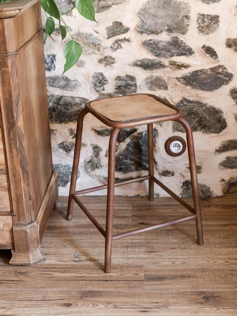 Regis, le tabouret en bois et métal N°1355