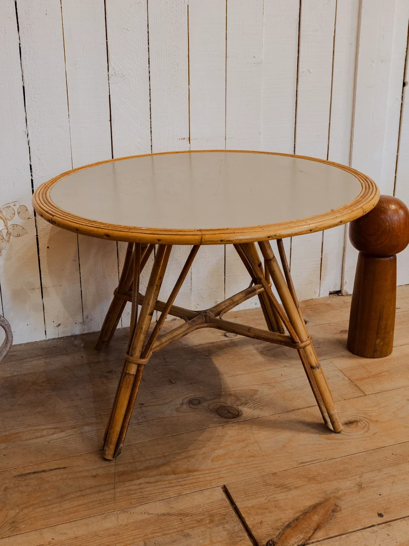Francine, la table d'appoint en rotin N°931